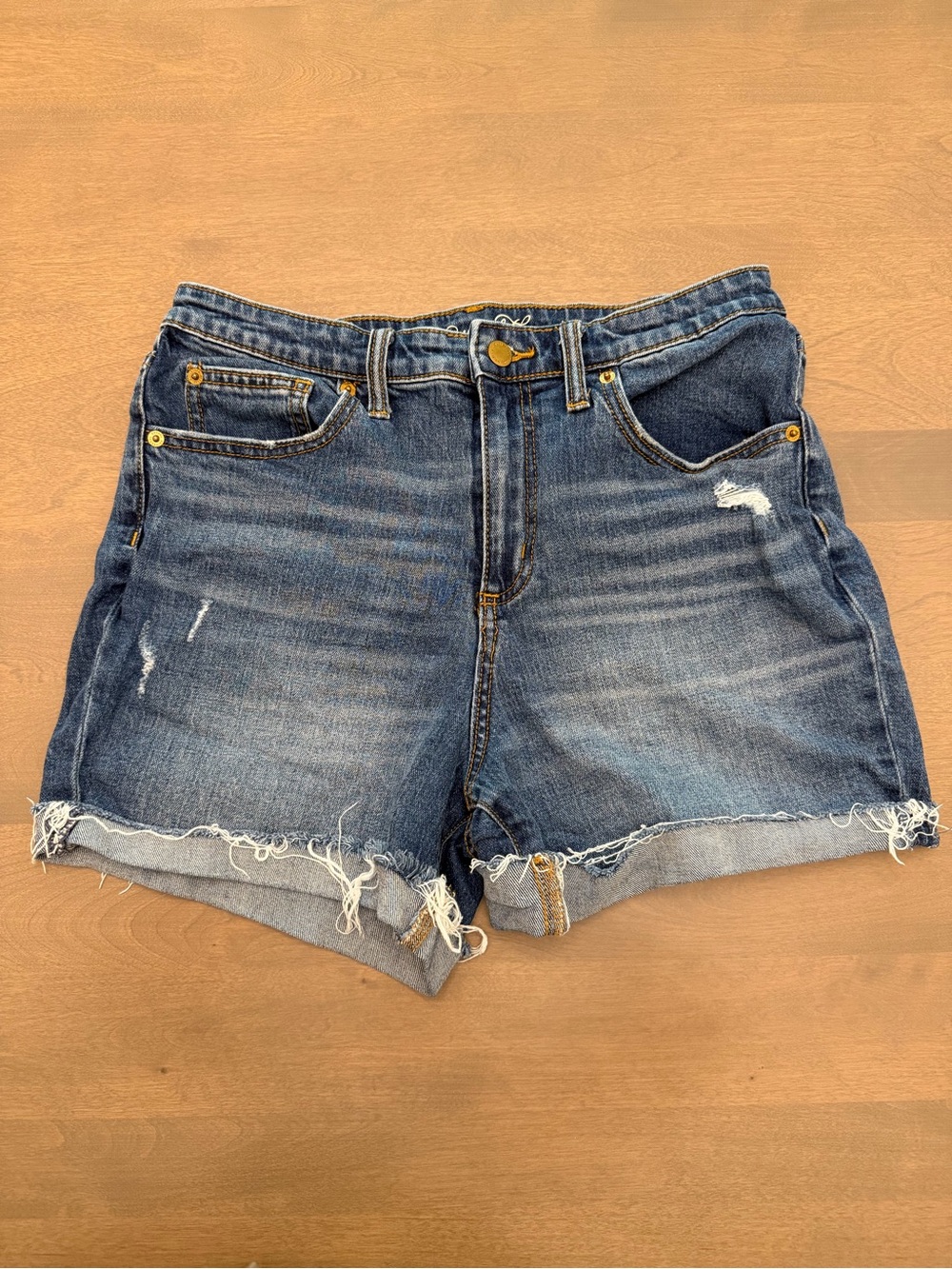 Universal Thread Women’s Denim Shorts Size 8/29 High Rise Distressed Cuffed